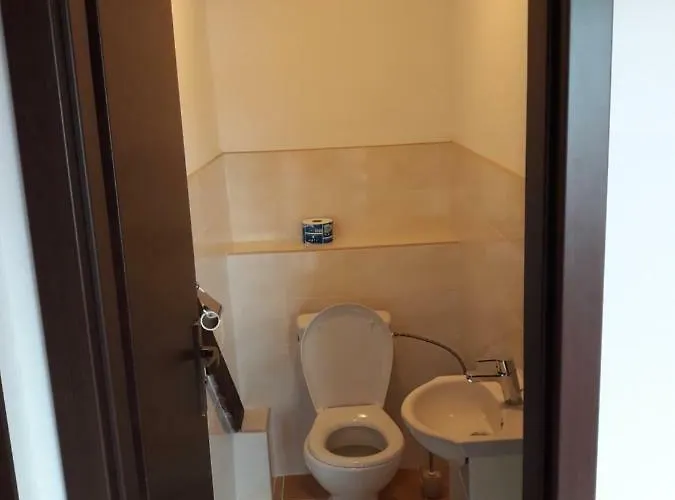 Eden House 아파트호텔 3*